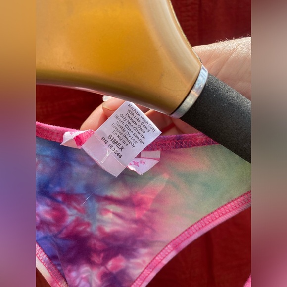 205-You Are Colourful🌈 Emme Jordan Tye Dye Tie Back Tank - Picture 4 of 7